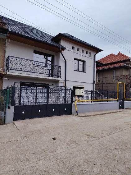 Casă complet renovată 2026 3 dormitoare 3 băi  în Hunedoara