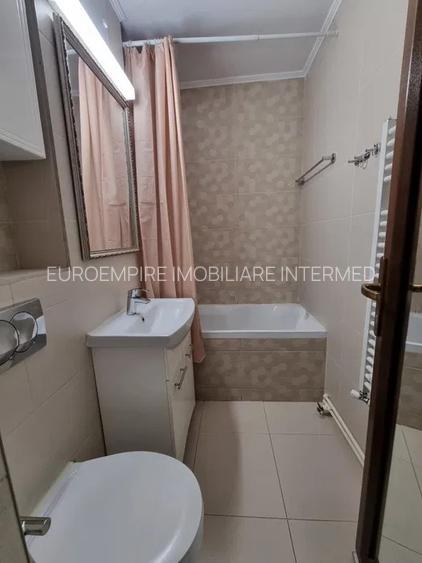 Apartament  cu 3 camere de vânzare , zona Casa de Cultură - 4