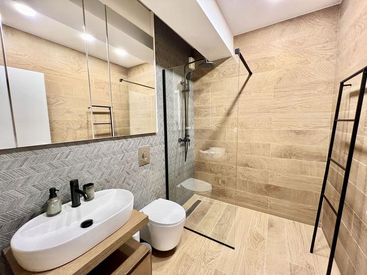 Bloc boutique/ parcare subterană