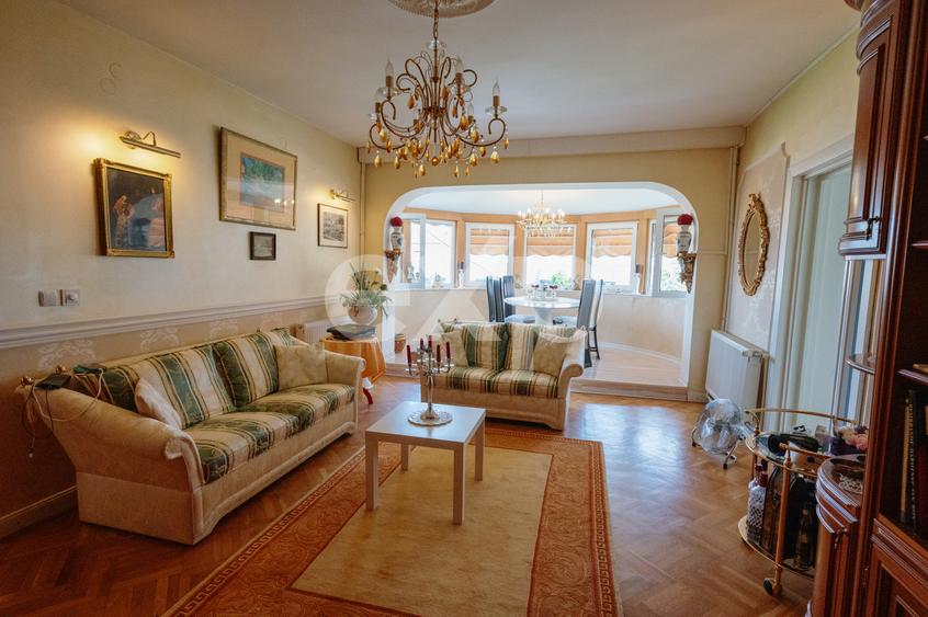 Apartament 4 camere în casă tip elvetian, cu teren propriu, garaj și grădină
