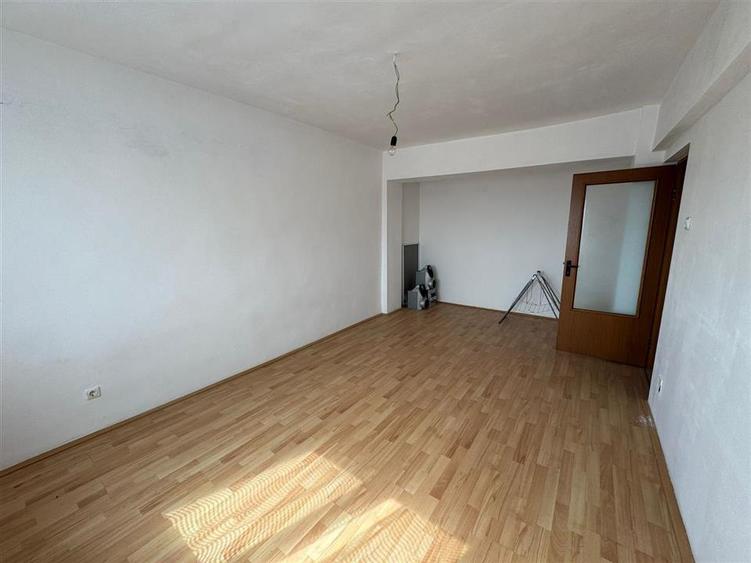 Apartament 2 camere, 60mp , etaj 4 cu acoperis