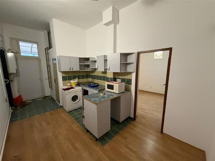 Sp comercial -birou, 45 mp, zona Piata Moldovei - Finante - Laris