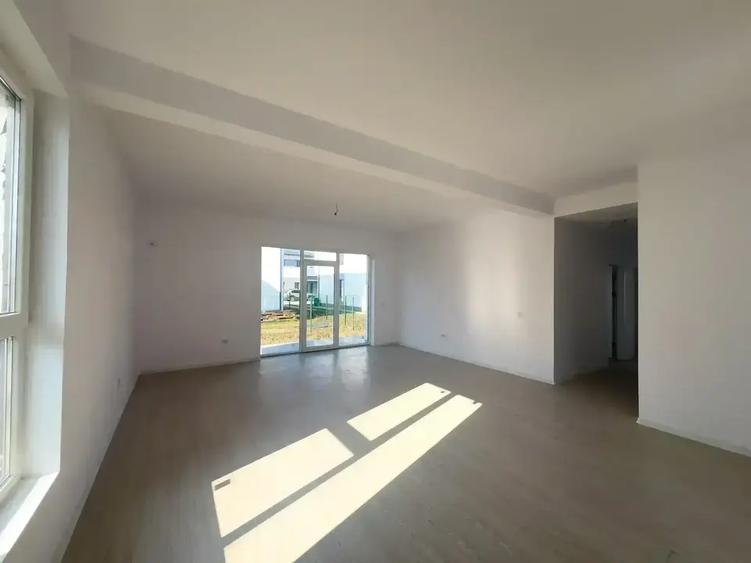 Casa De Vanzare 4 Camere | Finalizata | Curte Parcarea | Bariera