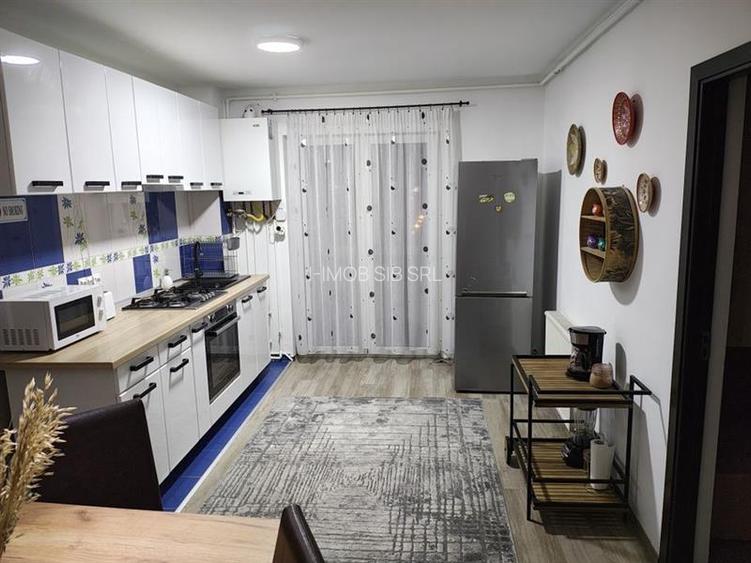 Apartament 4 camere cu balcon si pivnita zona Vasile Aaron - 13