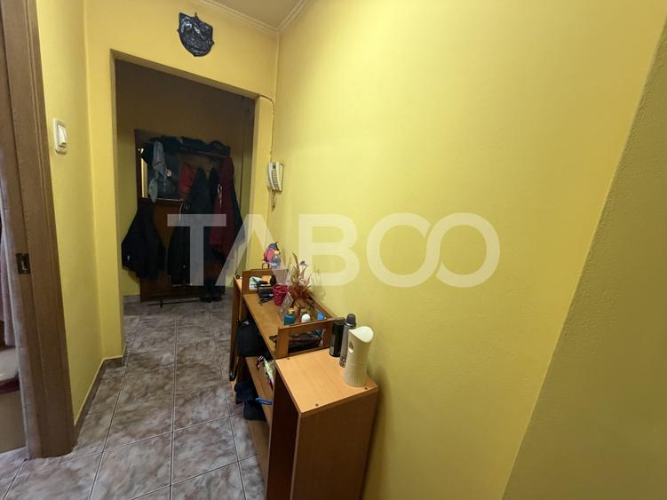Apartament 3 camere etaj 3 boxa la subsol aer conditionat 62 mpu