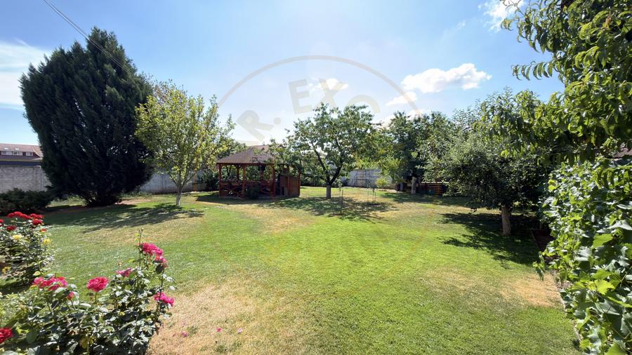 Casa Visurilor /4 camere-163 mp / Teren-1036 mp / B-dul 25 Octombrie - Carei