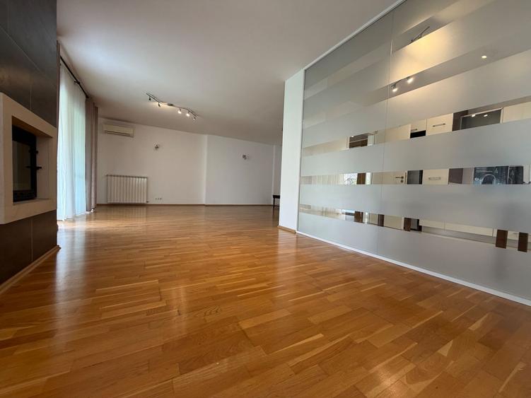 Apartament modern cu gradina, piscina comuna si spatiu de joaca copii