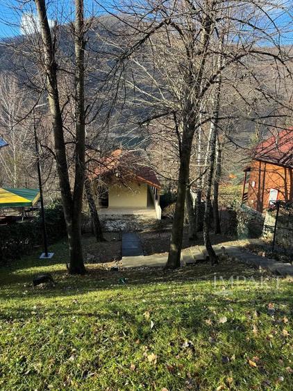 Casa de vacanta pe malul Lacului Tarnita, 650 m2 teren