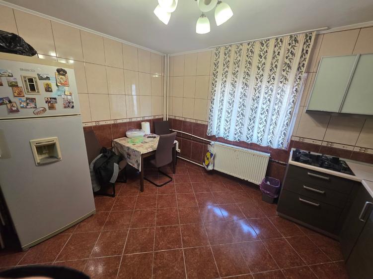 Vitanul nou, chiar pe Foisorului, stradal, bloc reabilitat