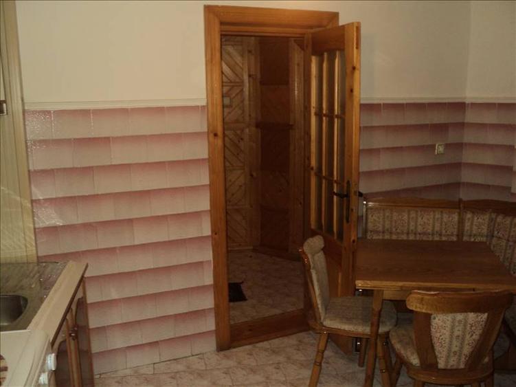 De inchiriat apartament cu doua camere in zona spitalul judetean Vrancea.