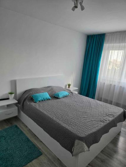 - Apartament 3 camere decomandat, zona Garii.
