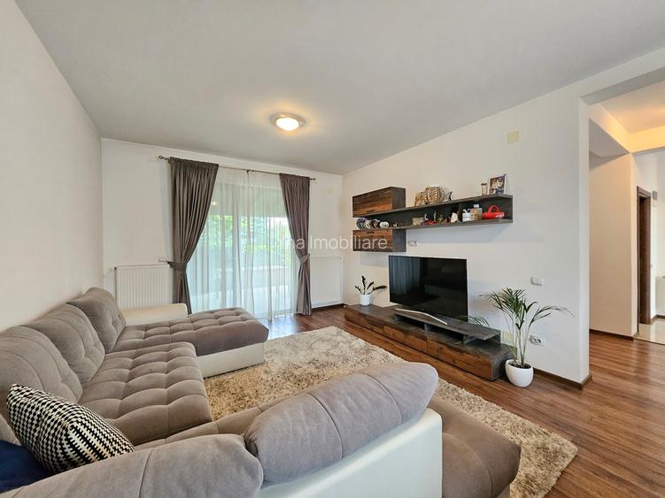 Oferta vanzare parte din triplex in Zavoi, Stefanesti, mobilata , 178000 EURO - 2
