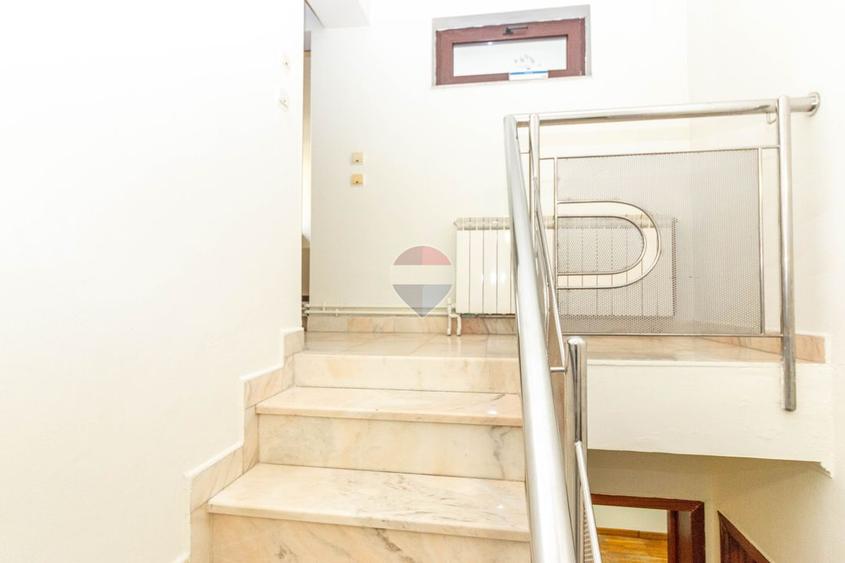 Casa / Vila cu 7 camere de inchiriat în zona Victoriei