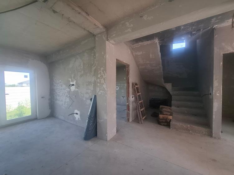 ​Vilă Individuală P+1E+Mansardă | Construcție Solidă, Toate Utilitățile