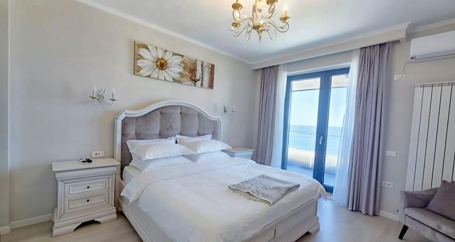 Frontal Sea View–120 sqm-Reyna Beach
