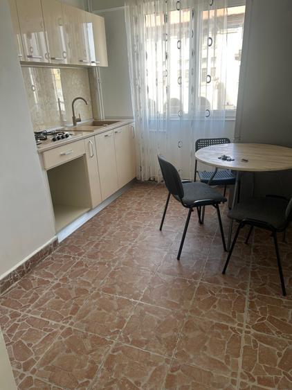 Apartament nemobilat, birou!