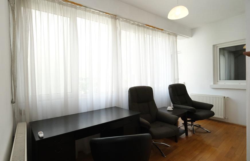 Vanzare apartament 3 camere renovat,mobilat, etaj intermediar, langa Cismigiu