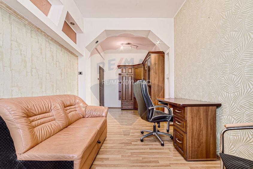 Apartament cu 3 camere de închiriat în zona Boul Rosu - 2