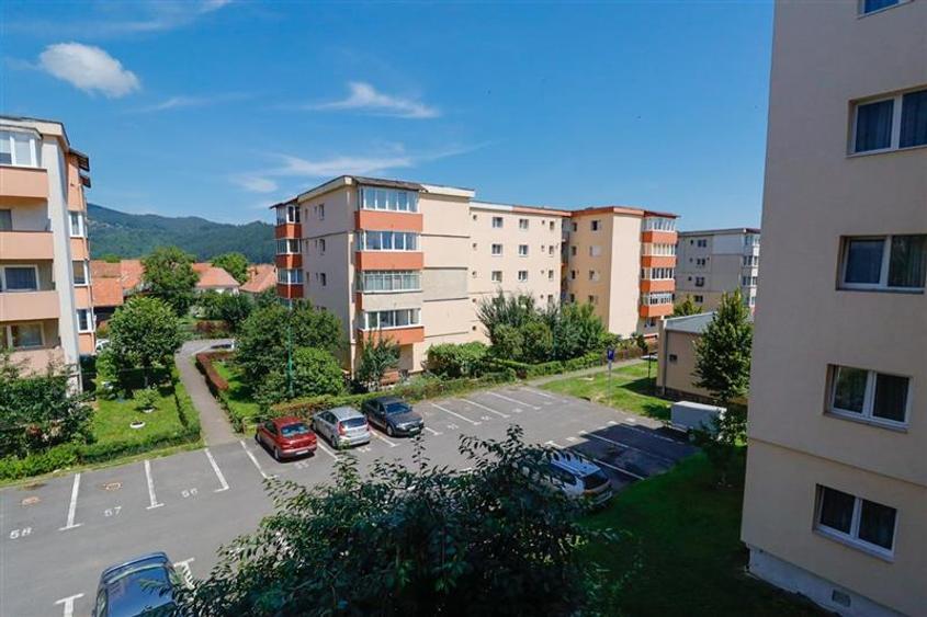 Apartament decomandat, vedere frumoasa, etaj2, Zarnesti, Brasov