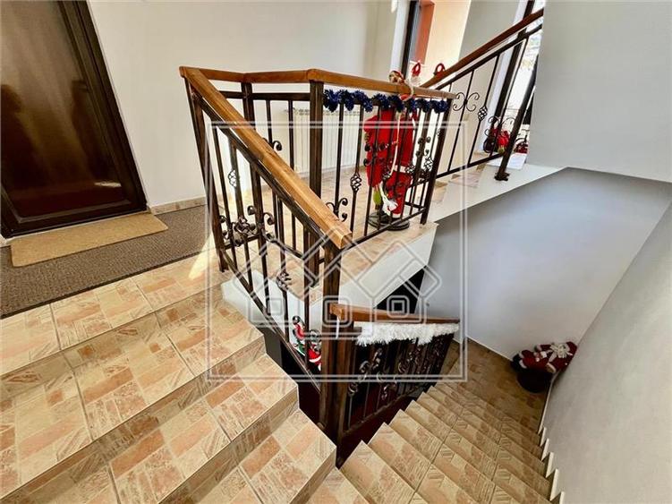 Casa de vanzare in Cisnadioara - 450 mp utili, garaj, teren 900 mp