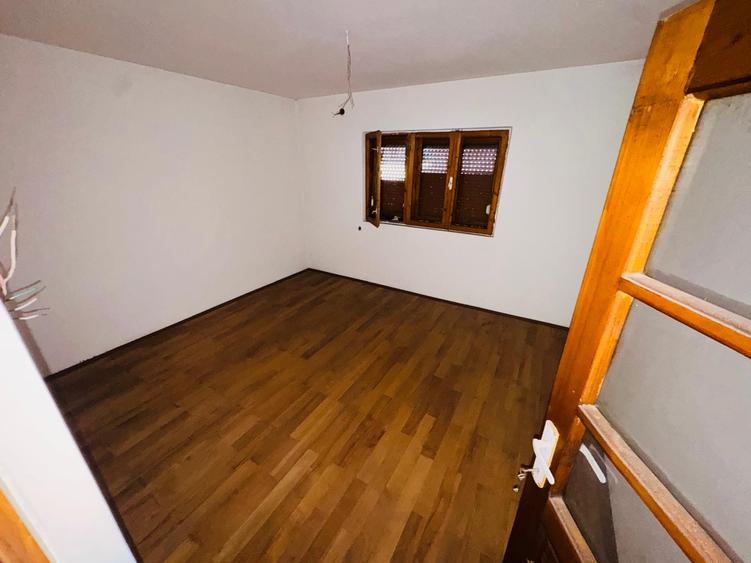 Vilă impunătoare, construcție solidă D+P+E+M, 430 mp – pretabilă pensiune