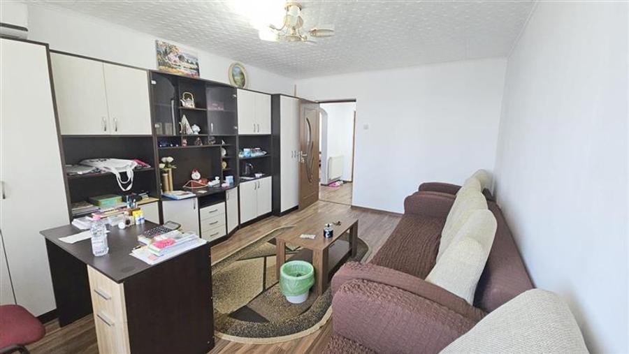 Apartament 3 decomandate, mobilat, zona Tic Tac