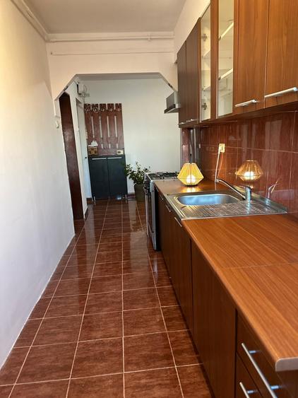 Vand apartament 3 camere zona Lebada