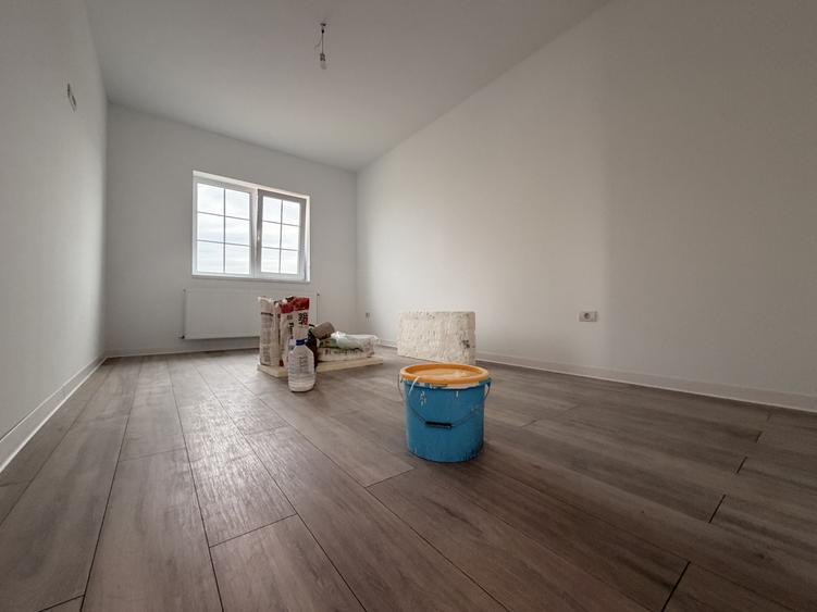 Duplex cu 3 camere, 80 mp utili, 16 mp terasa, 463 mp teren - Sag
