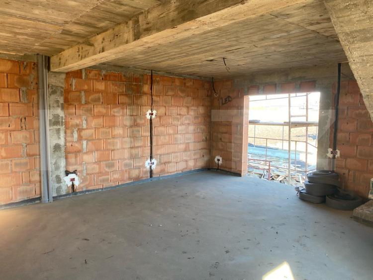 Case 3 camere, 115mp, zona Tisauti