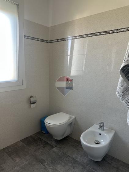 Casă / Vilă cu 7 camere de vânzare Izvoare