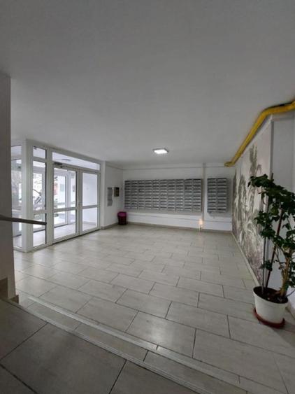 Proprietar inchiriez garsonieră spațioasă cu vedere liberă Casa de Pensii Vitan