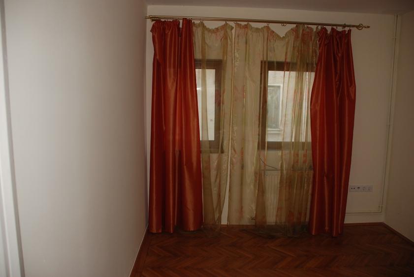 3 camere Victoriei–Dorobanți | 76 mp utili | 2 băi | centrală proprie | 245.000