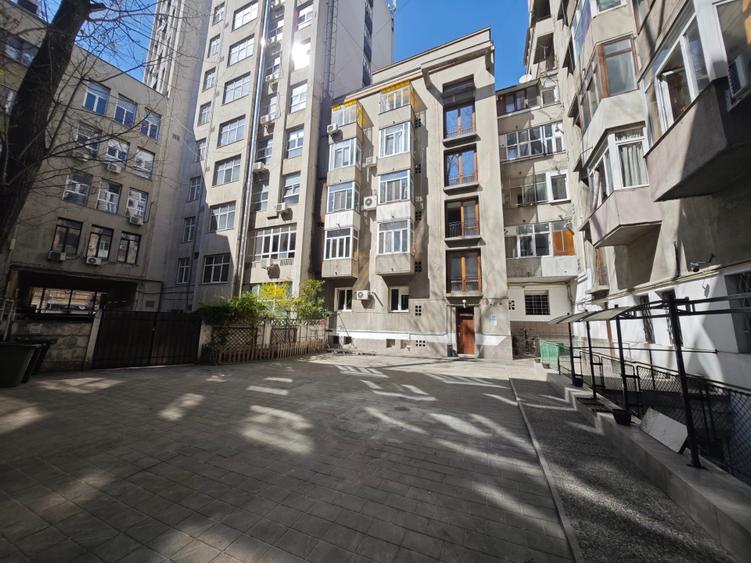 Apartament 3 camere decomandat ultra central renovat complet, disponibil imediat
