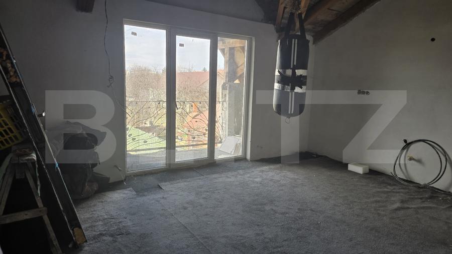 Casa 5 camere, 300 mp, zona UNIO