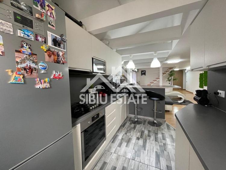 Apartament de vanzare, cu 4 camere, 82.4 mp. -Calea Cisnadiei (Ciresica)