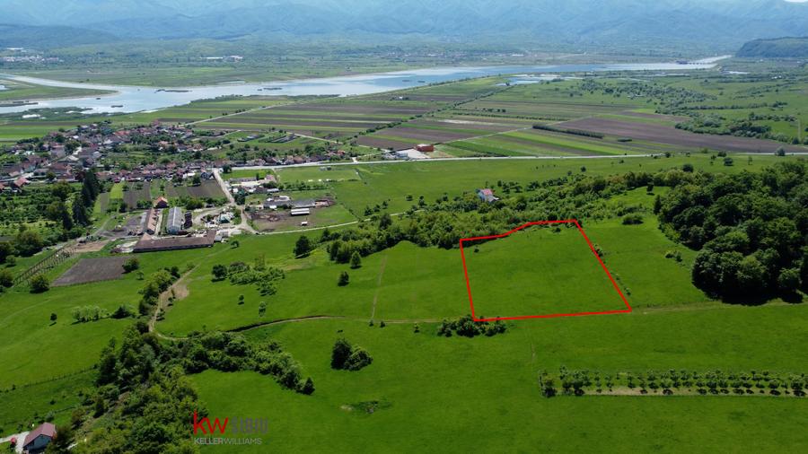 Teren 500 mp în Bradu, Sibiu – 7500 € – Zonă liniștită, priveliște munte