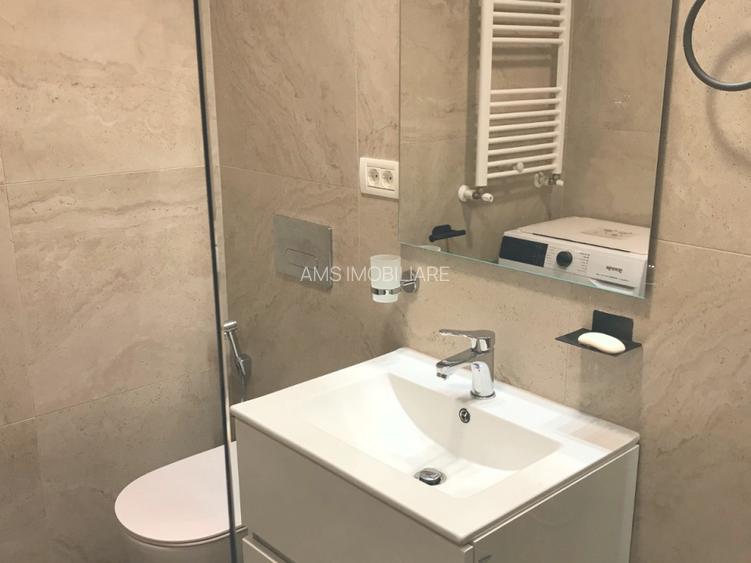 NOU / SUPERB/ LOC PARCARE/ ZONA PIPERA / CURTE GENEROASA