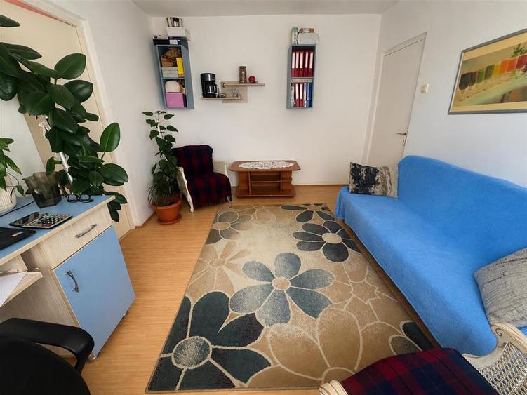 Apartament 2 camere etaj intermediar zona Vasile Aaron