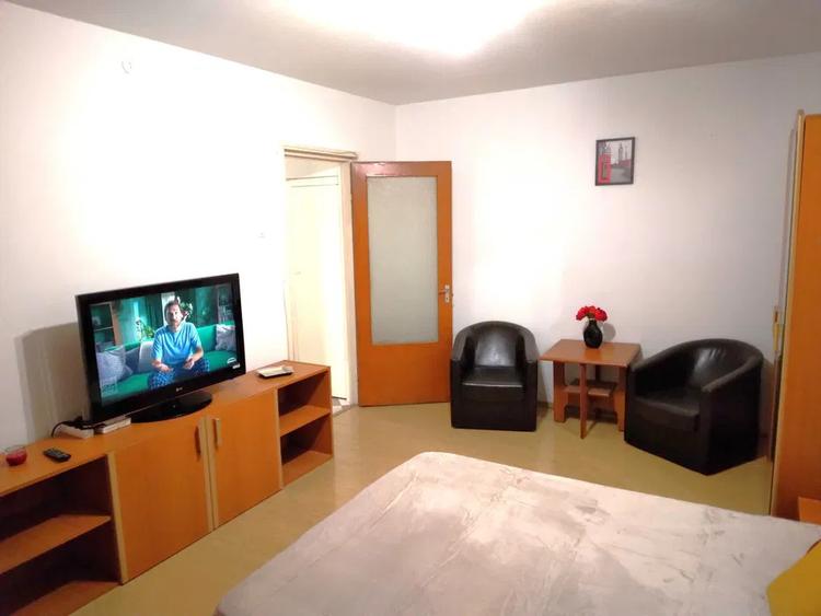 Garsoniera, decomandata, 33 mp, mobilata, metrou aproape, Drumul Taberei