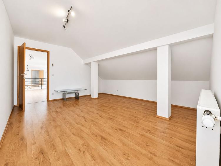 Apartament cu 4 camere - pozitie excelenta - zona Girocului