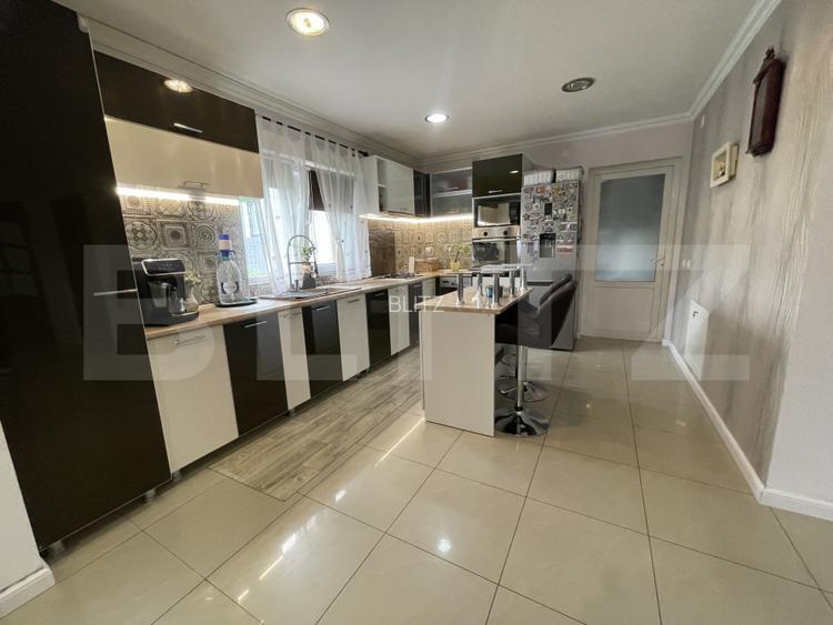 Casa de vanzare 5 camere, 195 mp, terasa inchisa, garaj curte amenajata, zona - 14