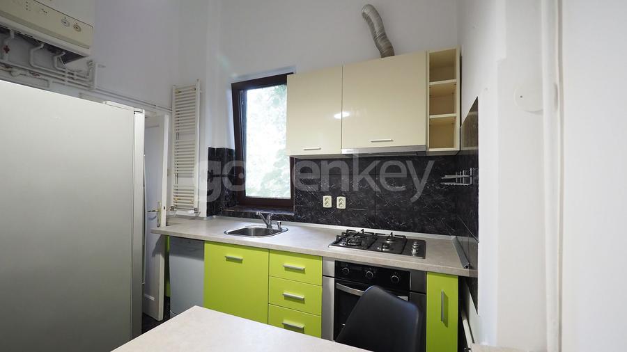 Apartament nemobilat cu 4 camere in vila | zona linistita
