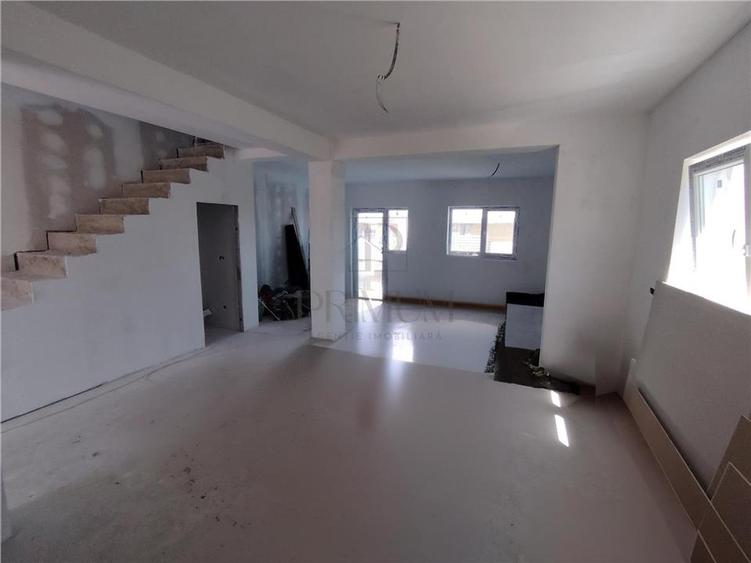 Duplex spatios - personalizare interioara - zona populata