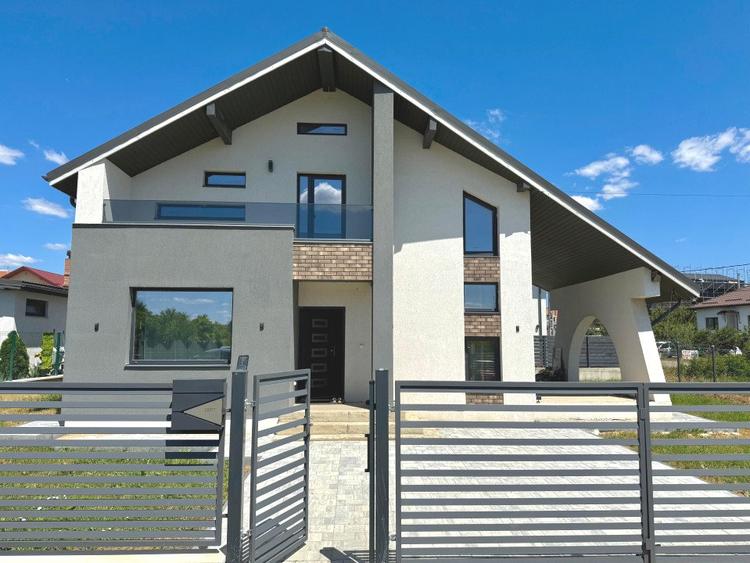 Vilă de vânzare cu design deosebit în cartierul Bucium