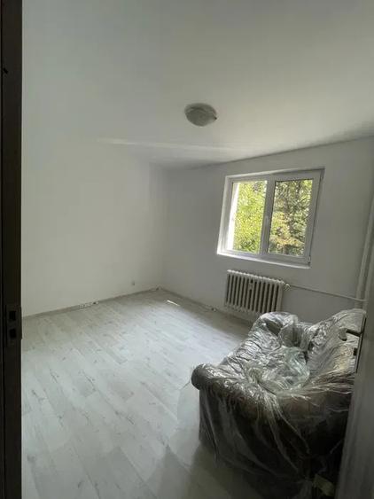 Apartament cu 2 camere, decomandat, etajul 1/4, zona Podu Ros