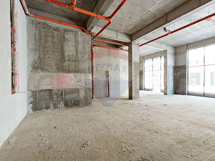 Inchiriere Spatiu Comercial Parter+Curte 30mp | M. Berceni la 9 minute - 2