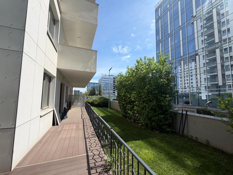 Apartament cu curte 50mp in Luxuria Residence