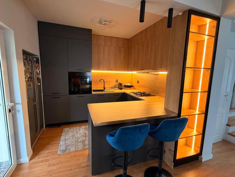 Casă modernă complet renovată, cu curte amenajată și sisteme inteligente