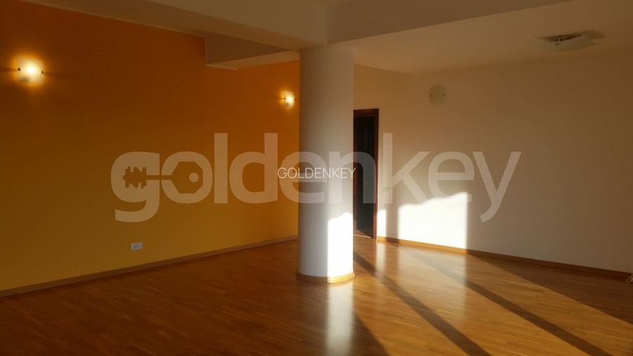 Apartament spatios si luminos cu 4 camere | 2 garaje - 2