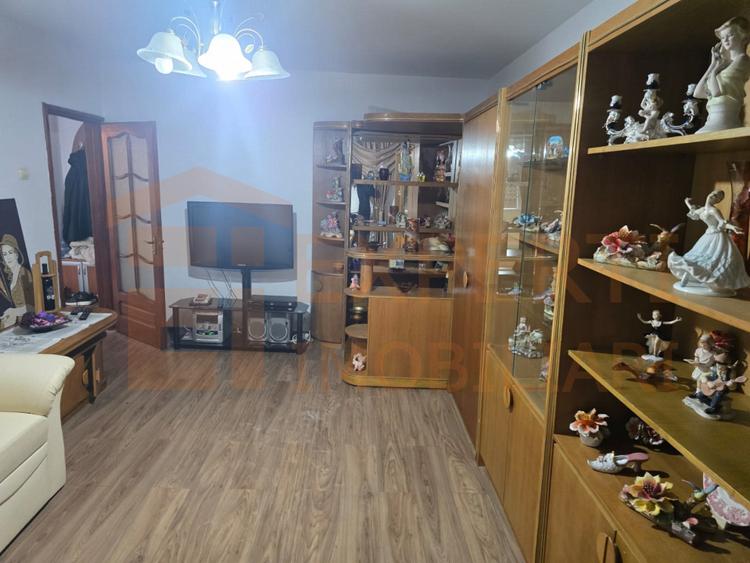 Ofer spre inchiriere apartament cu 2 camere decomandat Casa de Cultura